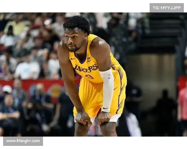 雷迪克盛赞布朗尼自信提升 湖人新秀快速融入职业赛场展现潜力